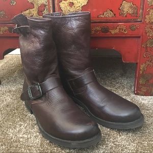 FRYE VERONICA SHORT 9” BROWN BOOTS 🌼👗YEAR ROUND